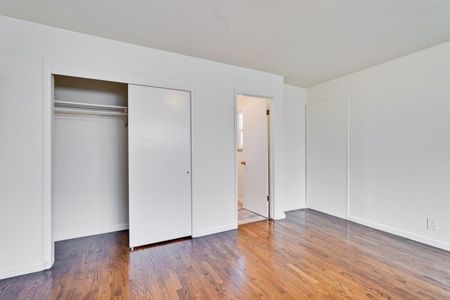 Building Photo - Updated 3BR/2BA Home with Great Schools and Convenient Location