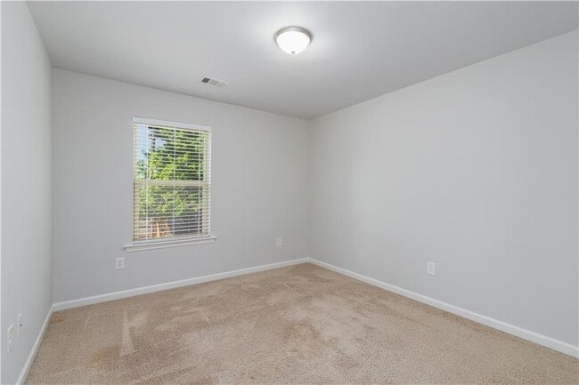 Building Photo - 4758 Highland Ave