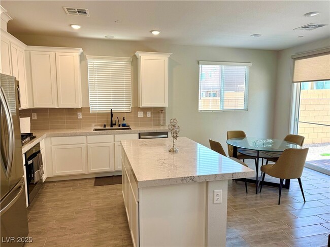 Building Photo - 10667 Deibel Ave