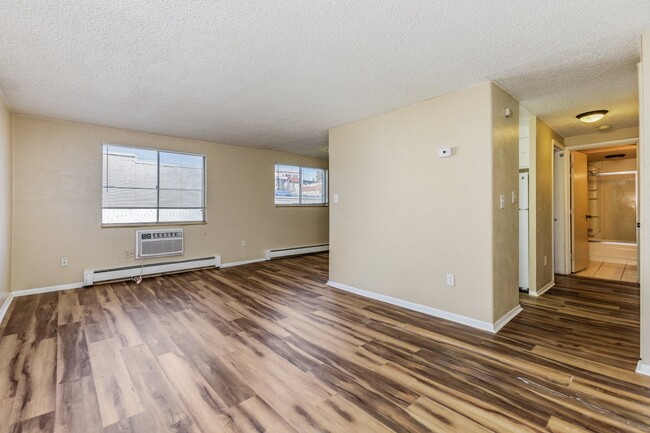 Primary Photo - Spacious 1 Bedroom in Capitol Hill!