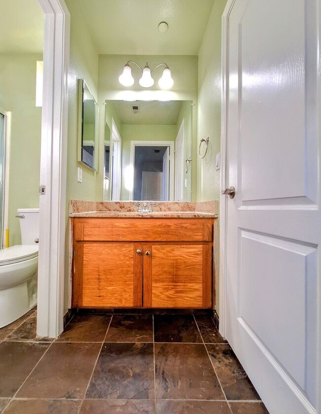 Building Photo - Beautiful 3bd Tri-level Home With Pool, Pl...