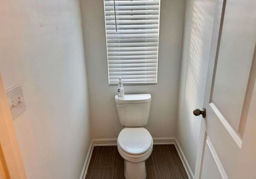 Building Photo - 1106 Lossie Ln