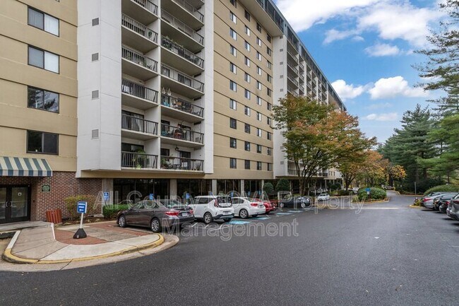 Building Photo - 3800 Powell Ln