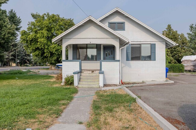 Building Photo - G7UG