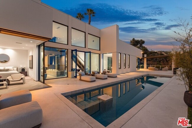 Building Photo - 9405 Sierra Mar Pl