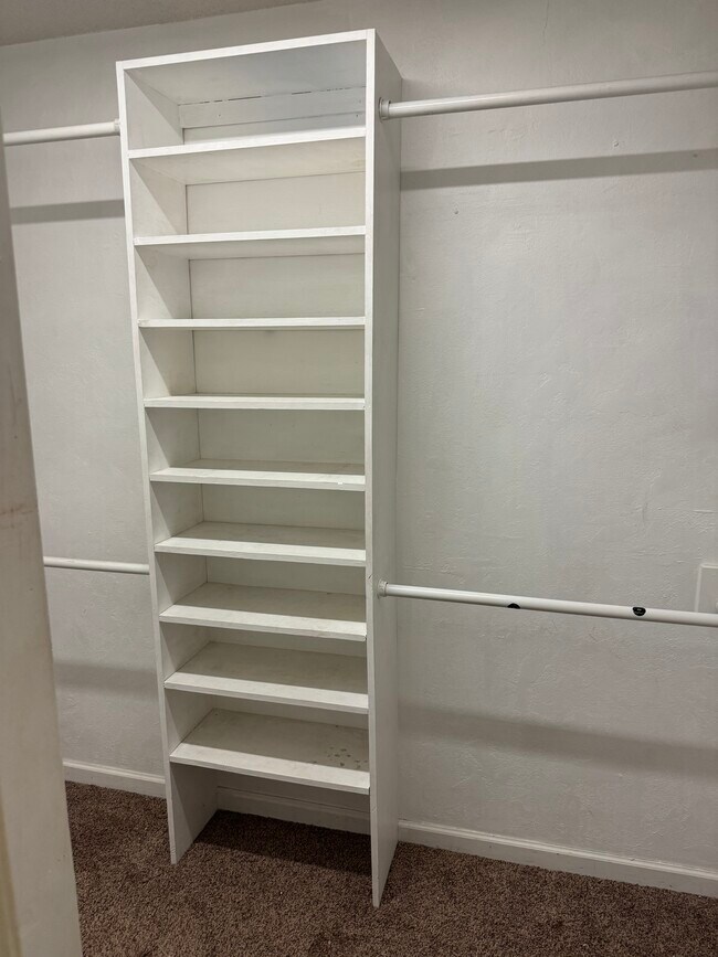 Building Photo - 3000 Mona Dr