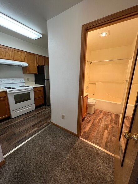 Building Photo - 1526 Lake Elmo Dr