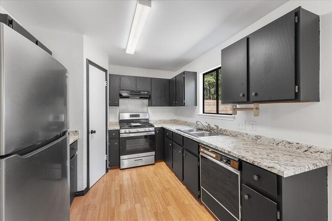 Building Photo - 1404 Deupree Dr