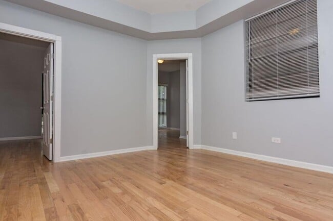 Building Photo - 2 bedroom in Chicago IL 60637