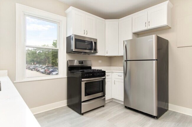 Building Photo - 910 Lake St