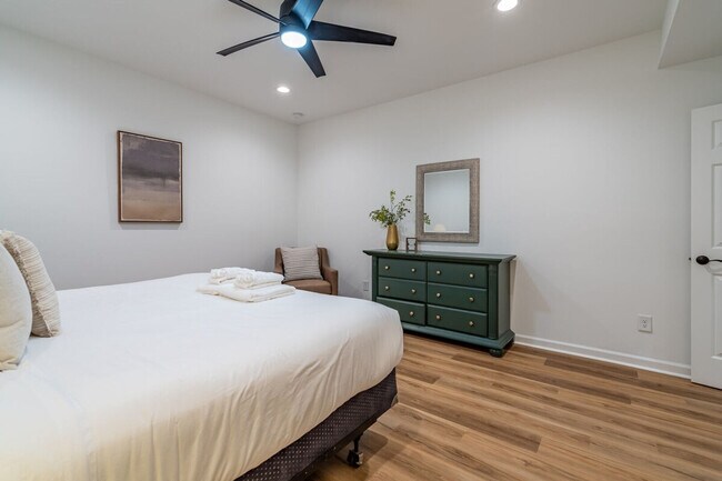 Building Photo - 350 Park Creek Ridge