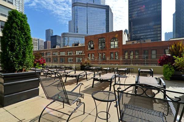 Sundeck - 440 N Wabash Ave