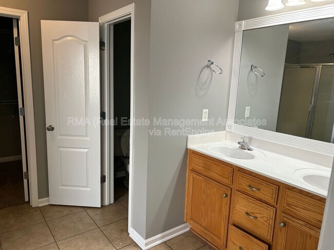 Building Photo - 648 Lynchburg St