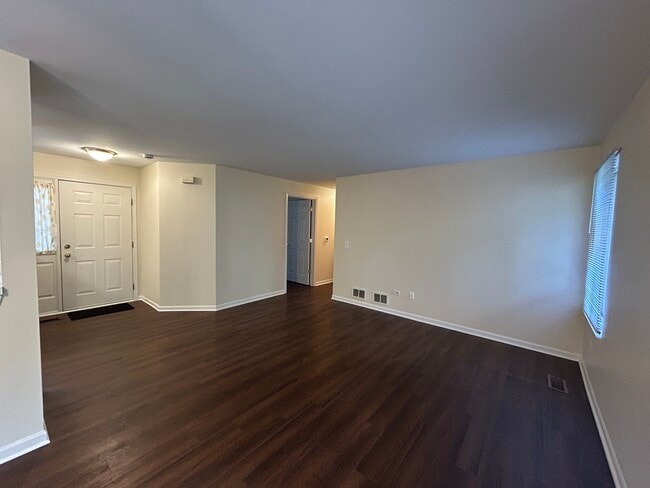 Building Photo - 2300 Woodside Dr