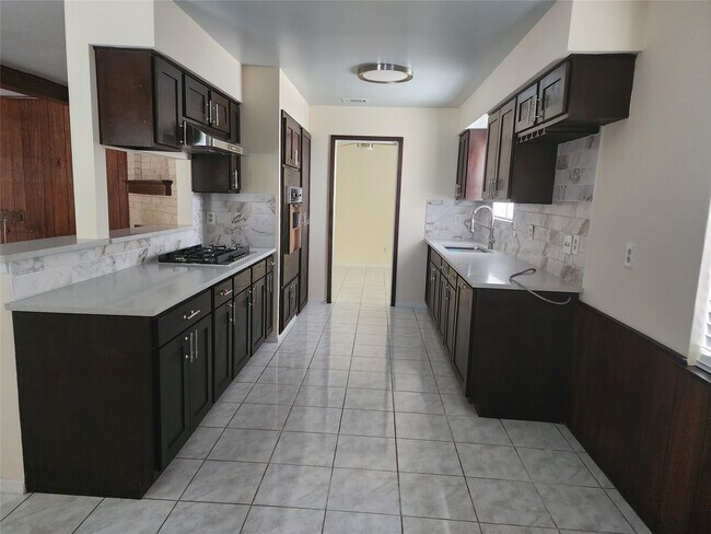 Building Photo - 9110 Grape St