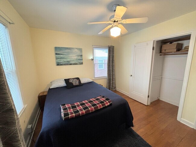 Building Photo - 8505 W Center St