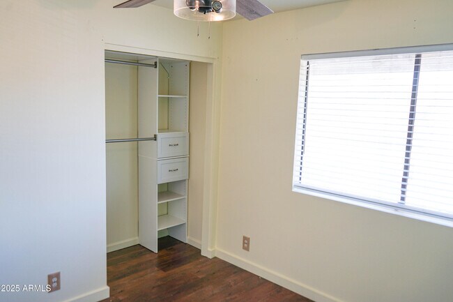 Building Photo - 1261 N 84th Pl