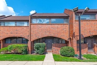 Building Photo - 901 S Racine Ave