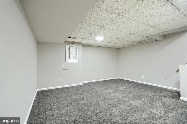 Building Photo - 817 N Marlyn Ave