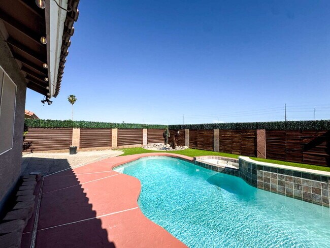 Building Photo - “Spacious 4-Bedroom, 2-Bathroom Home with Pool in Tamarack”