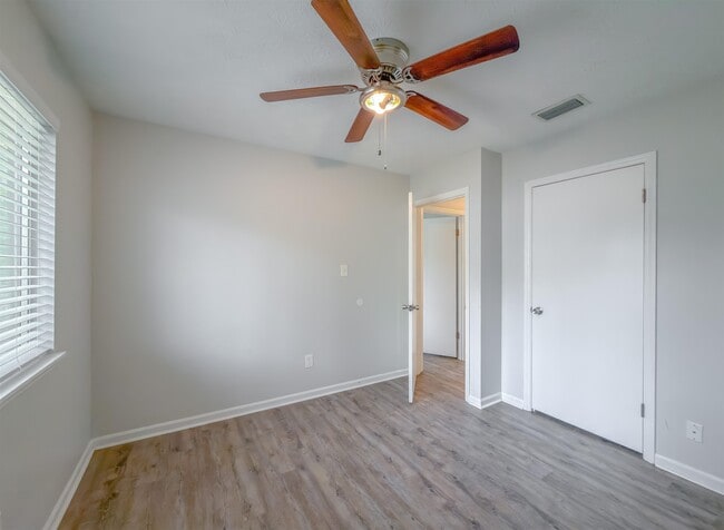 Building Photo - 3235 Springdale Dr