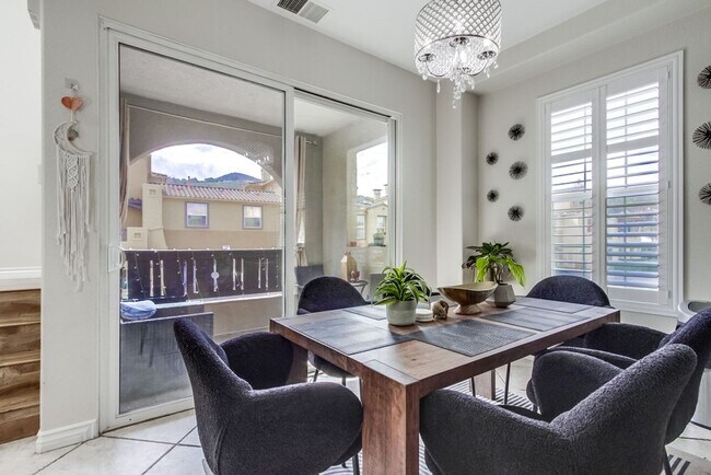 Building Photo - Spacious 3 Bed / 3 Bath Townhome with 2-Car Garage in Gated San Marcos Community