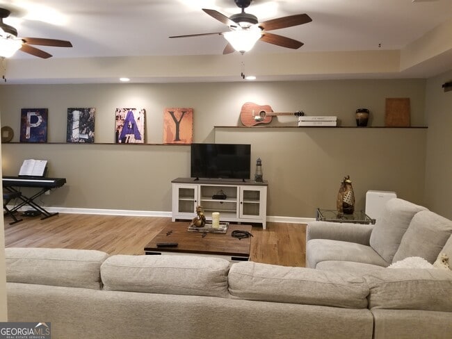 Building Photo - 6729 Great Water Dr