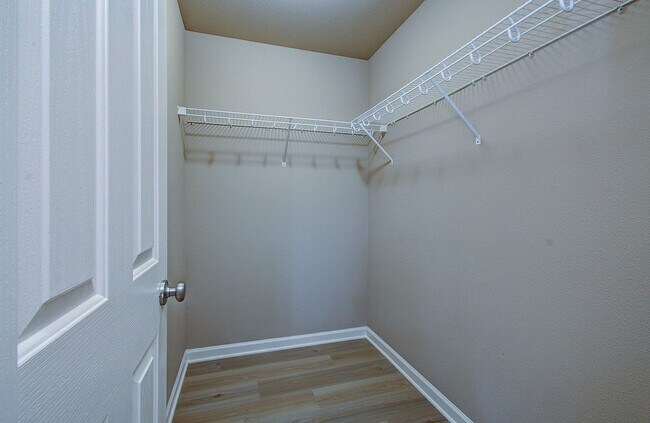 Building Photo - Charming 3 bd 2.5 ba Townhouse - Special! $500 OFF on December Move In!