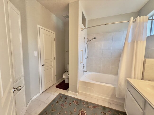 Building Photo - 2 Bedroom Townhome in Westcreek Ranch