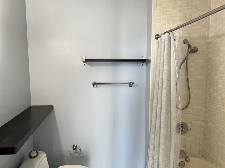 Building Photo - 3470 E Coast Ave