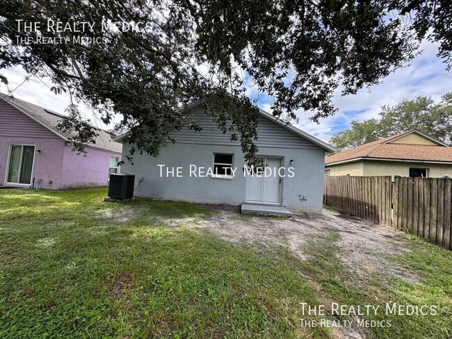 Building Photo - 1143 Fremont Park Ave