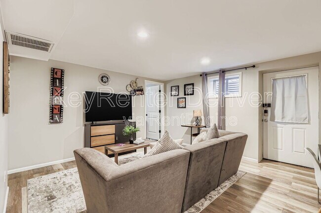 Building Photo - 5327 Independence St