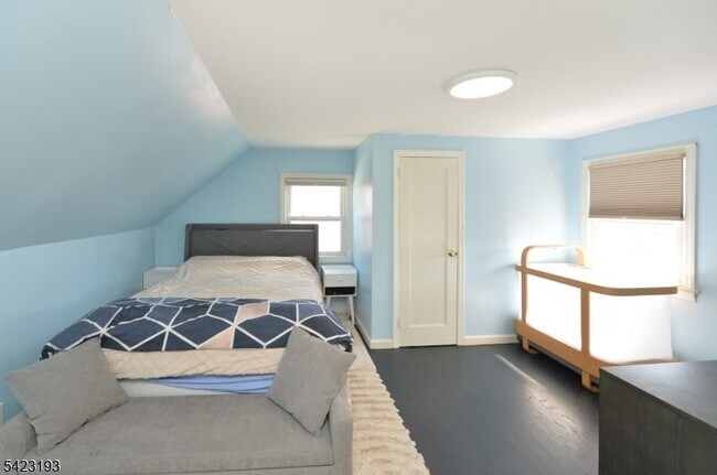 Building Photo - 483 Mt Prospect Ave