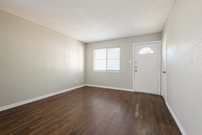Building Photo - 7127 Glen Terrace