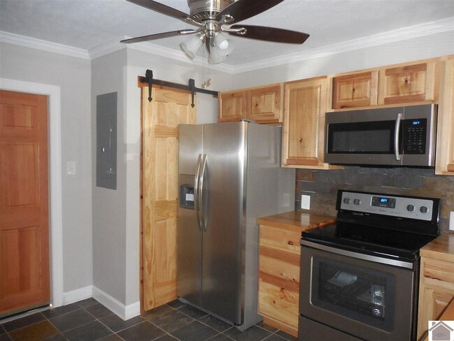 Building Photo - 317 5th St