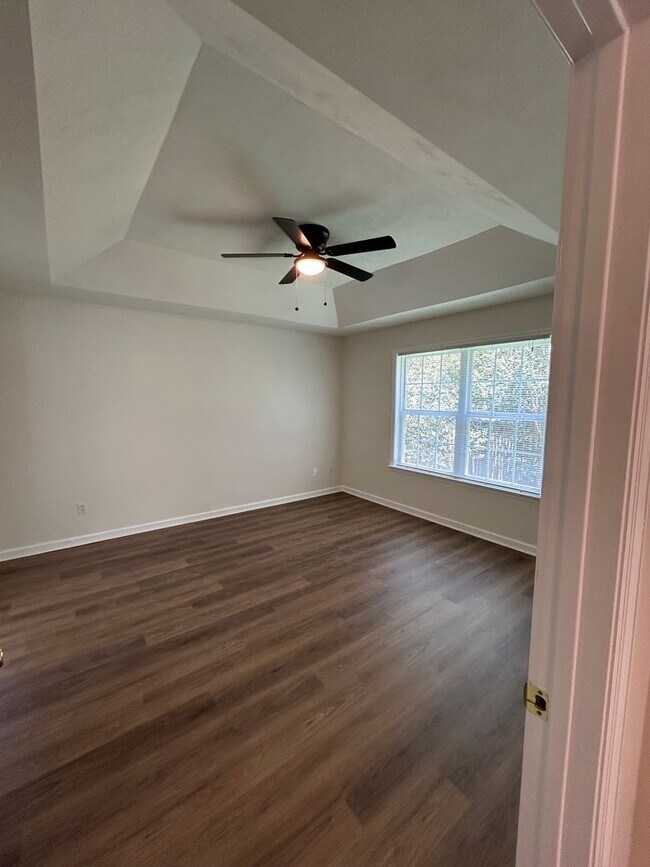 Building Photo - 2031 Sunny Dale Dr