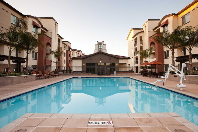 Building Photo - Via