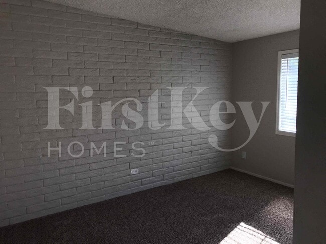 Building Photo - 1158 E Concorda Dr