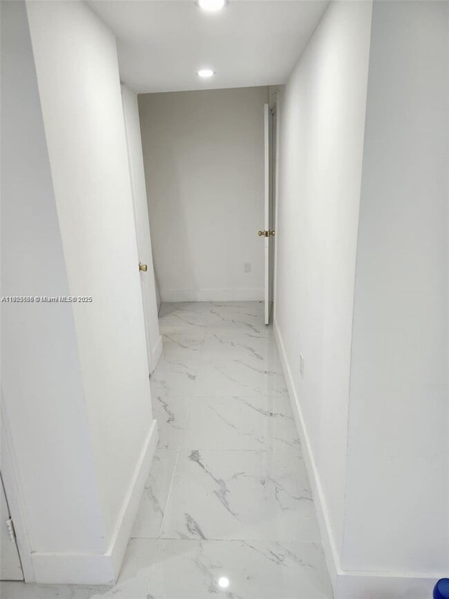 Building Photo - 1780 NE 191st St