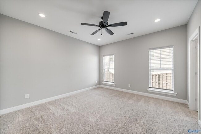 Building Photo - 1013 Highgrove Hts NW