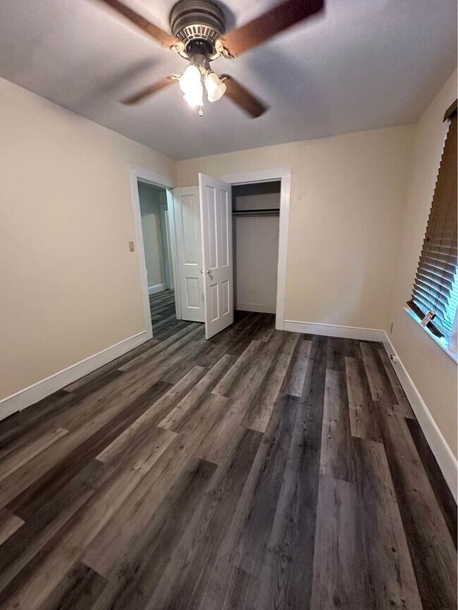 Building Photo - 1250 S 6th Ave