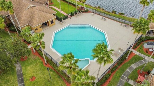 Building Photo - 9506 Lake Chase Island Way