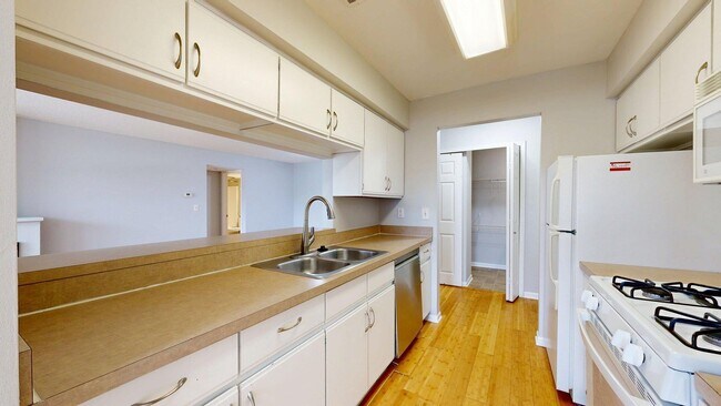 Building Photo - 103 Fieldcrest St