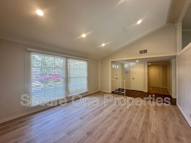 Building Photo - 29476 Trailway Ln