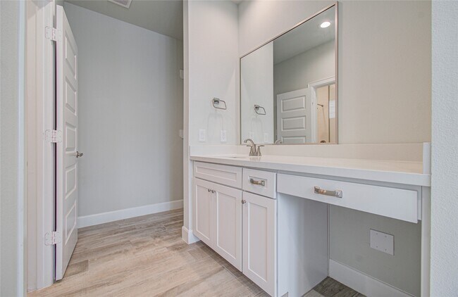 Building Photo - 2818 Grand Fountains Dr