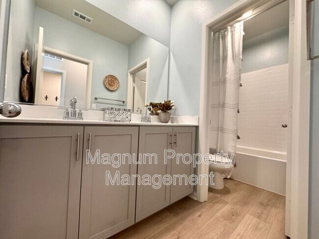 Building Photo - 25147 Hunter Ave