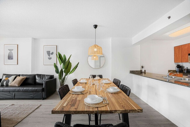 Building Photo - 1 SE 12th St