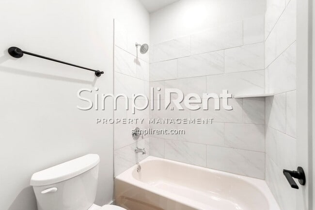 Building Photo - New 4/3 Home in East Point - 1st month fre...