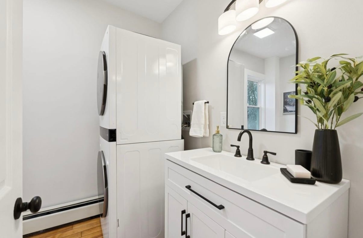 Building Photo - 24 Hill St