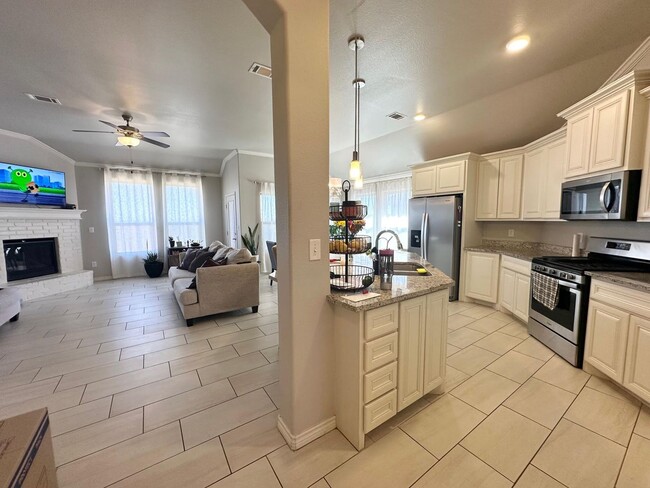 Building Photo - 4 Bedroom 2 Bathroom Property Ready to Rent!